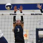 Homers Swift Blackstock attacks against Soldotnas Teagen Kobylarz and Ashlyn Hall on Tuesday, Sept. 9, 2025, at Soldotna High School in Soldotna, Alaska. (Photo by Jeff Helminiak/Peninsula Clarion)