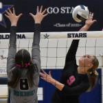 Soldotnas Gracelyn Altobelli attacks against Nikiskis Addison Perkins on Tuesday, Sept. 16, 2025, at Soldotna High School in Soldotna, Alaska. (Photo by Jeff Helminiak/Peninsula Clarion)