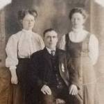 James Forrest Kalles (shown here with his daughters, Margaret and Emma) became the guardian of King David Thurman’s estate in early 1915 after Thurman went missing in 1914 and was presumed dead. (Public photo from ancestry.com)