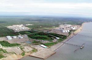 The industrial area of Nikiski, featuring a refinery and currently mothballed LNG and fertilizer plants, was selected by the producer-led consortium of the Alaska LNG Project before the state took over in 2017. (Photo/File/AJOC)
The industrial area of Nikiski, featuring a refinery and currently mothballed LNG and fertilizer plants, was selected by the producer-led consortium of the Alaska LNG Project before the state took over in 2017. (File photo)